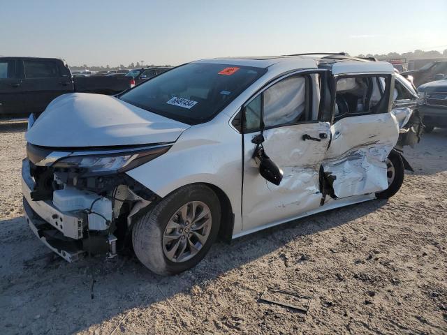 TOYOTA SIENNA XLE 2022 5tdyrkec6ns105993