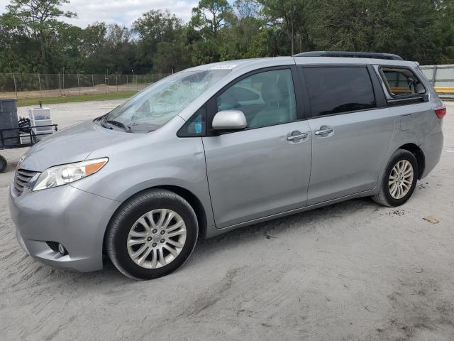 TOYOTA SIENNA XLE 2017 5tdyz3dc1hs853000