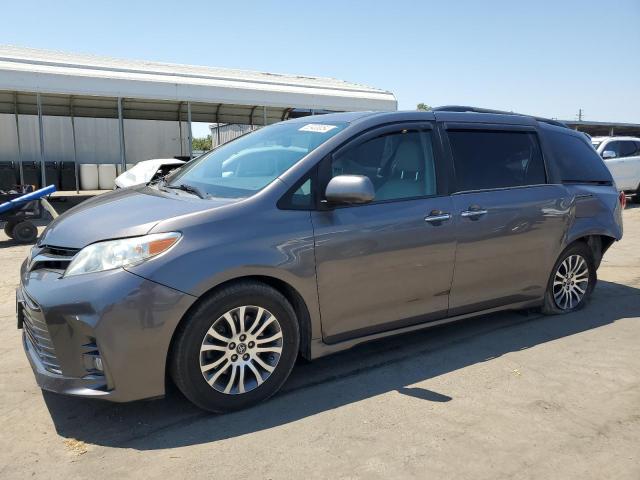 TOYOTA SIENNA XLE 2018 5tdyz3dc1js918143