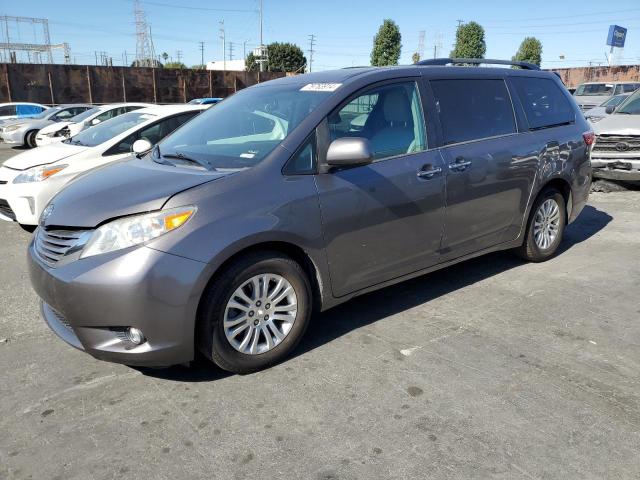 TOYOTA SIENNA XLE 2017 5tdyz3dc2hs842104