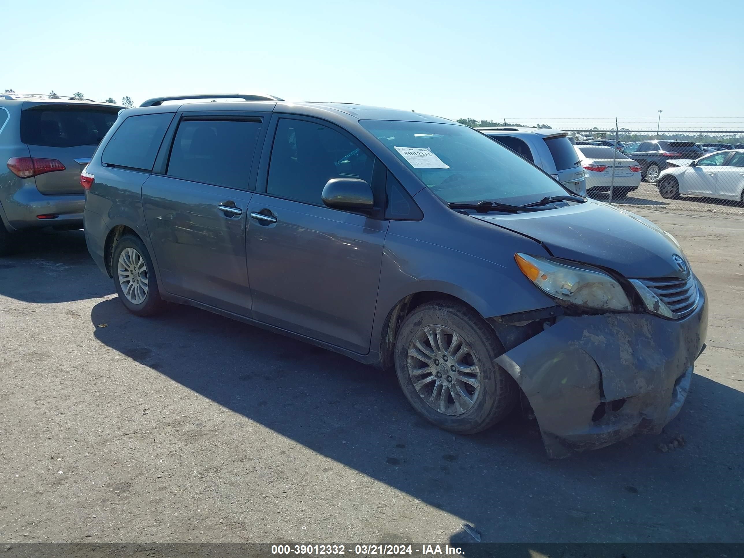 TOYOTA SIENNA 2017 5tdyz3dc3hs801626