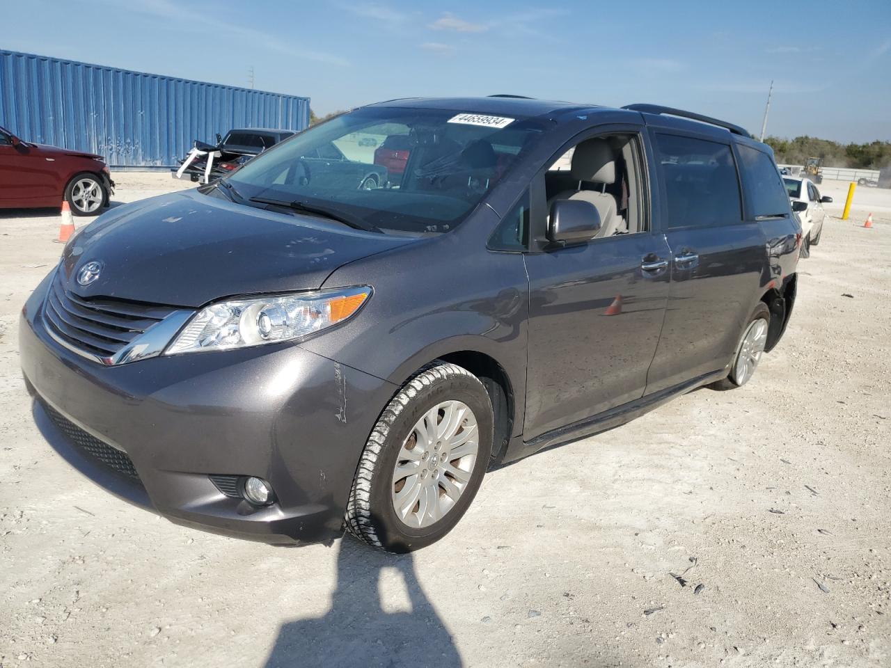 TOYOTA SIENNA XLE 2017 5tdyz3dc3hs899444