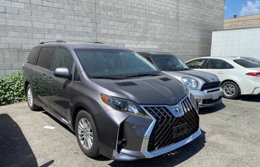 TOYOTA SIENNA XLE 2017 5tdyz3dc5hs851850