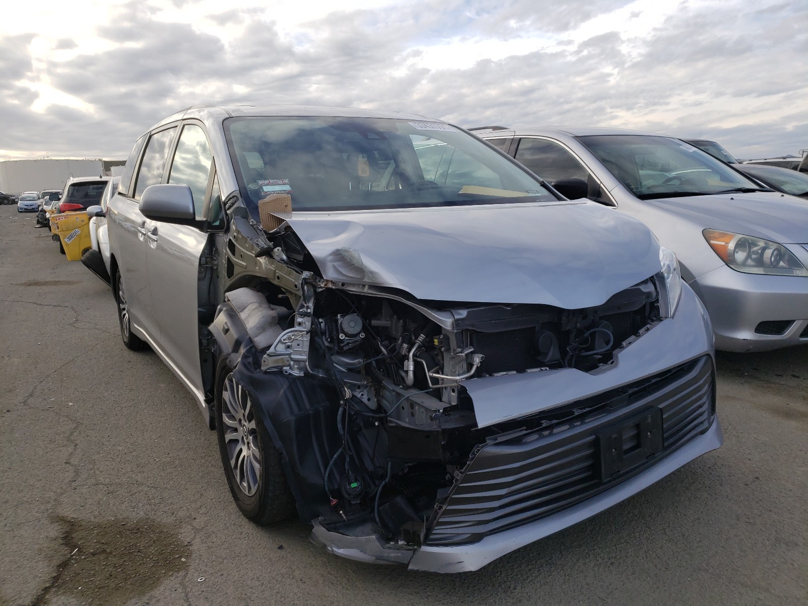 TOYOTA SIENNA XLE 2018 5tdyz3dc5js916346