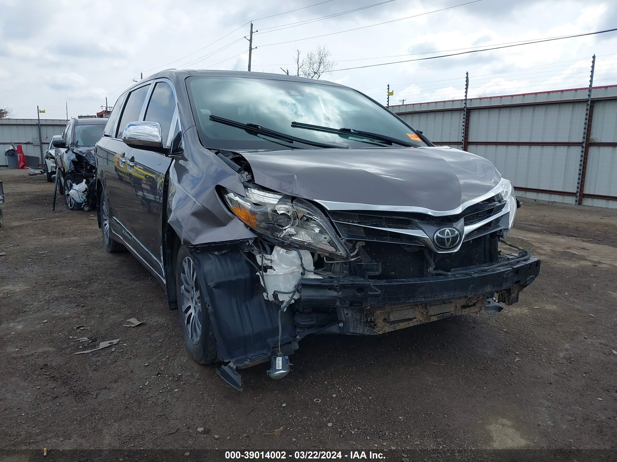 TOYOTA SIENNA 2018 5tdyz3dc5js963392