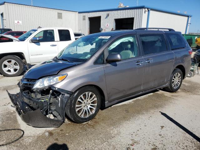 TOYOTA SIENNA XLE 2018 5tdyz3dc8js954797