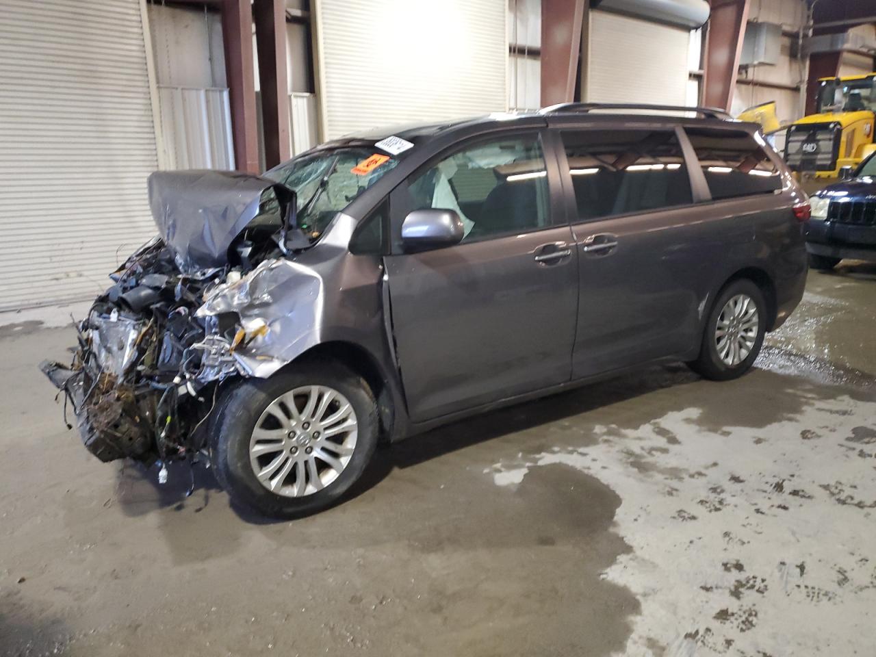 TOYOTA SIENNA 2017 5tdyz3dc9hs804885