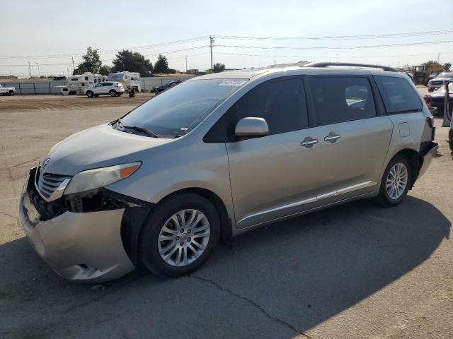 TOYOTA SIENNA XLE 2017 5tdyz3dcxhs770441