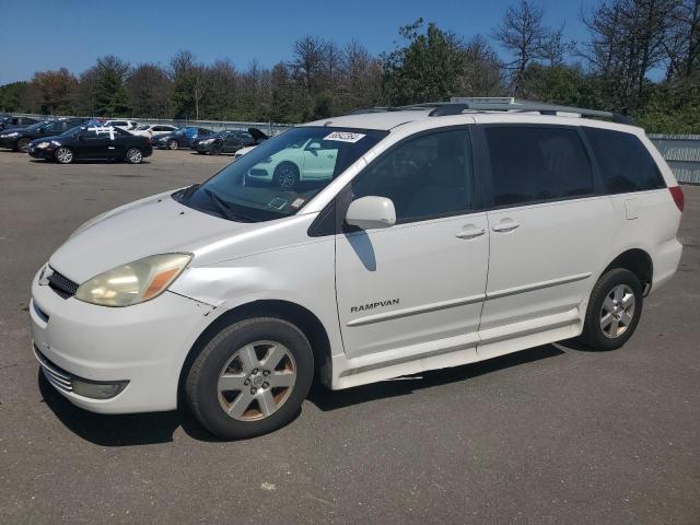 TOYOTA SIENNA XLE 2004 5tdza22c04s196659