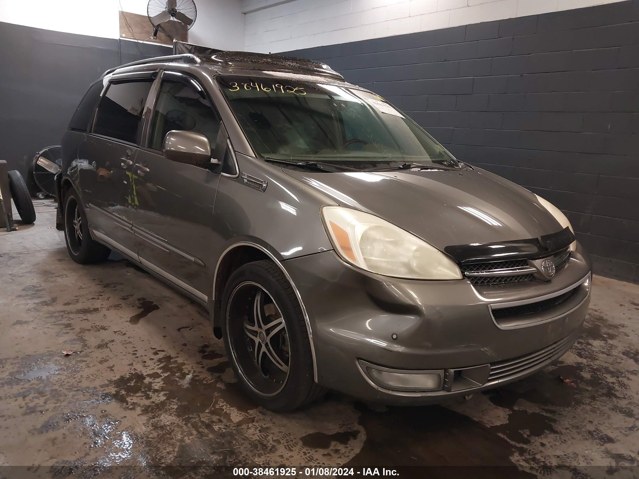 TOYOTA SIENNA 2005 5tdza22c45s271123