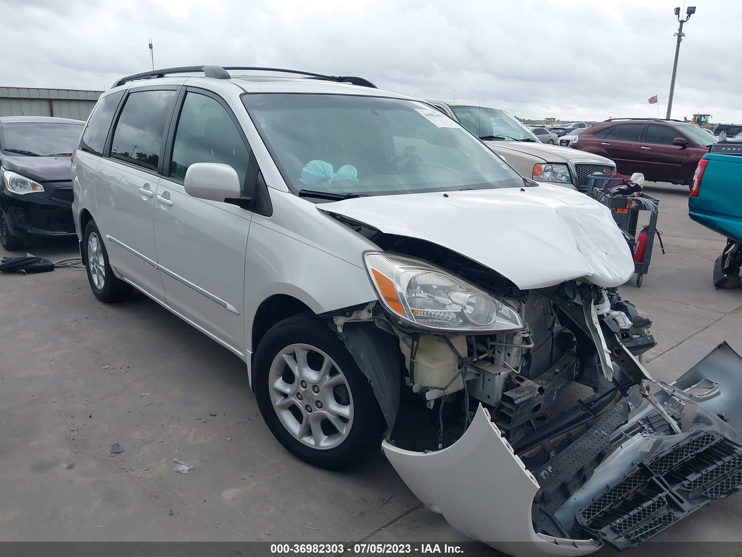 TOYOTA SIENNA 2004 5tdza22c64s027200