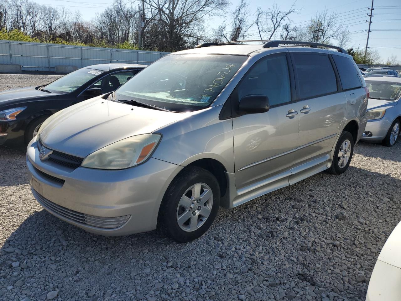 TOYOTA SIENNA 2004 5tdza23c04s105128