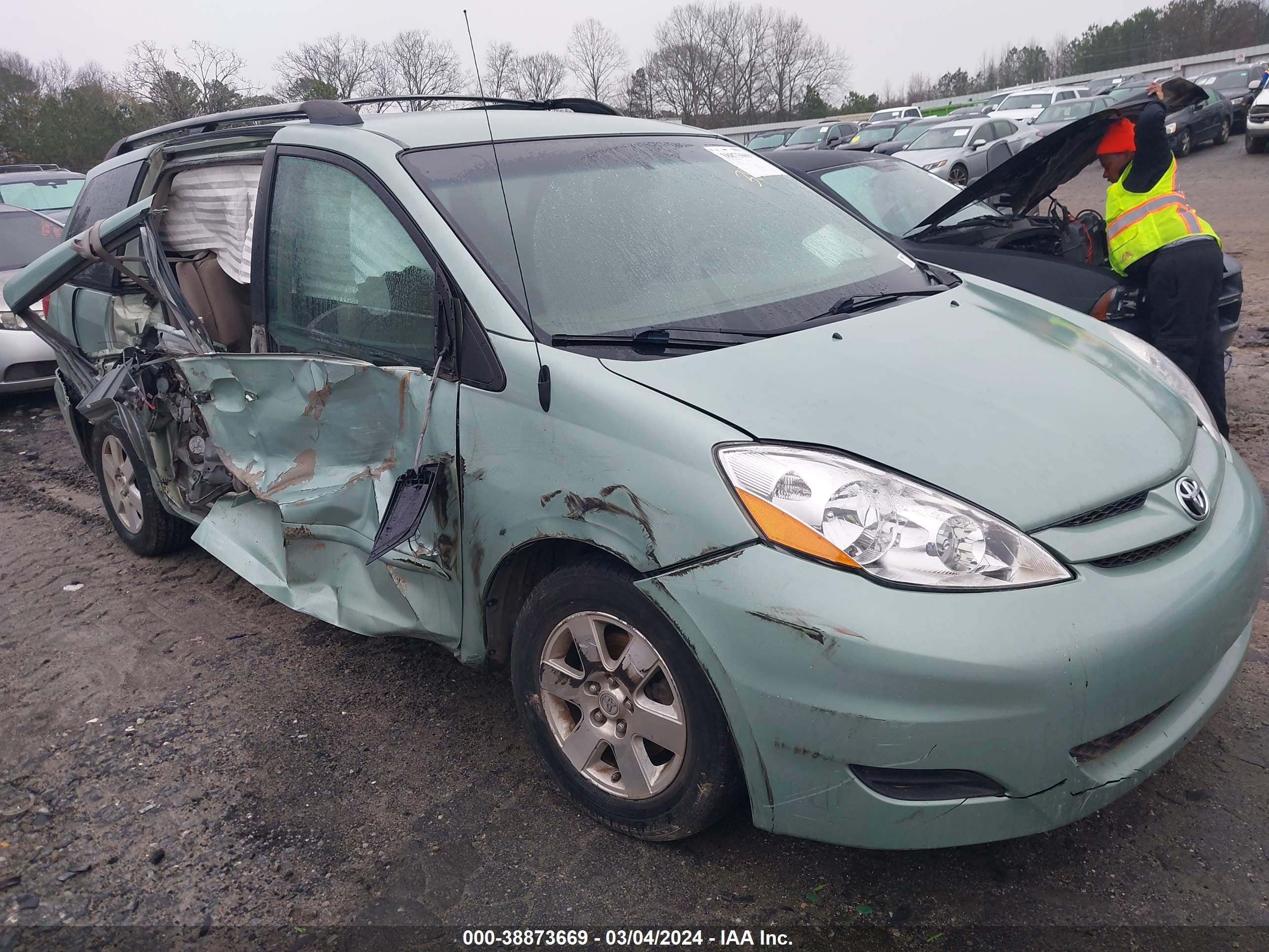 TOYOTA SIENNA 2008 5tdzk23c08s213963