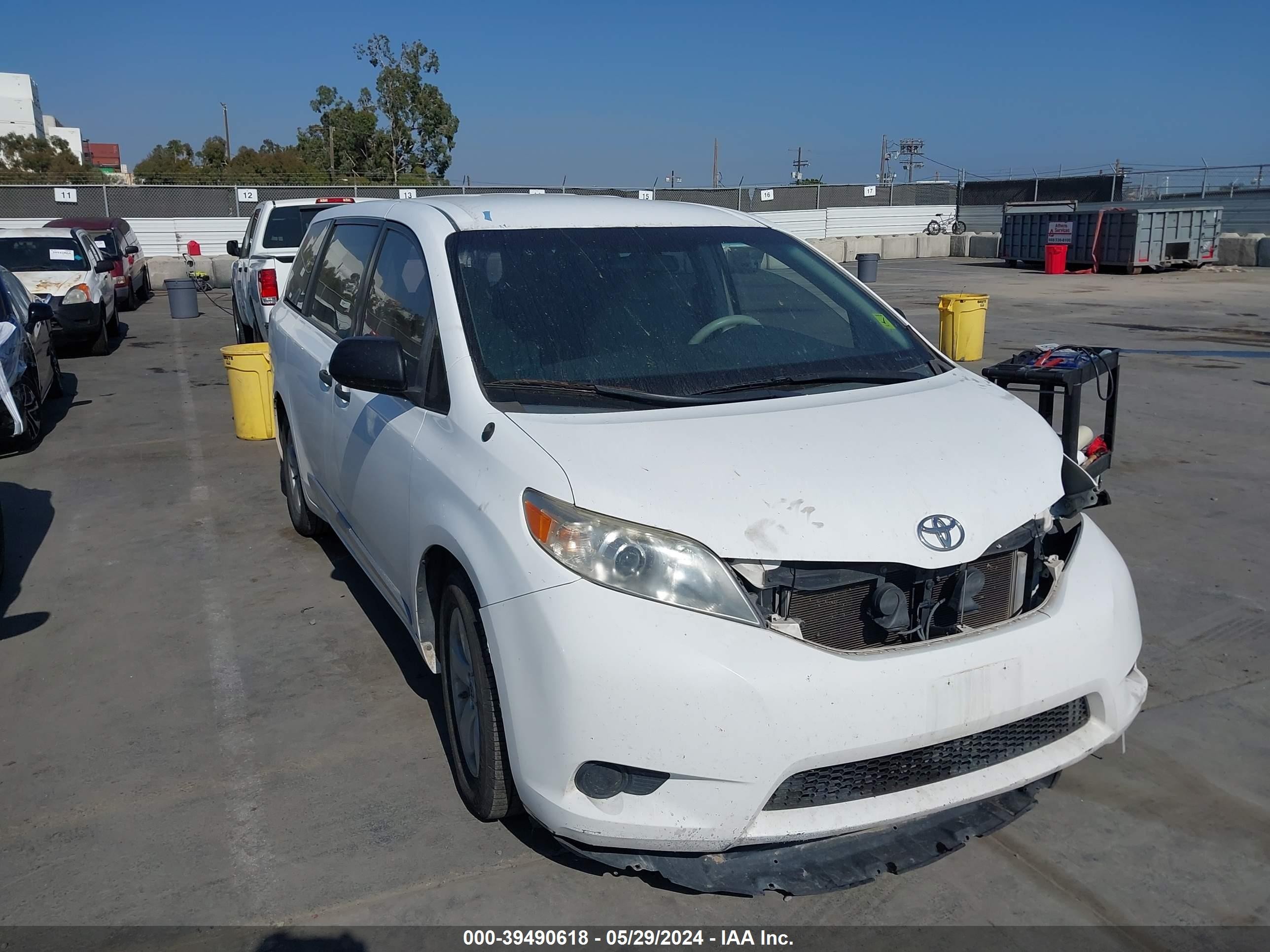 TOYOTA SIENNA 2011 5tdzk3dc4bs121542