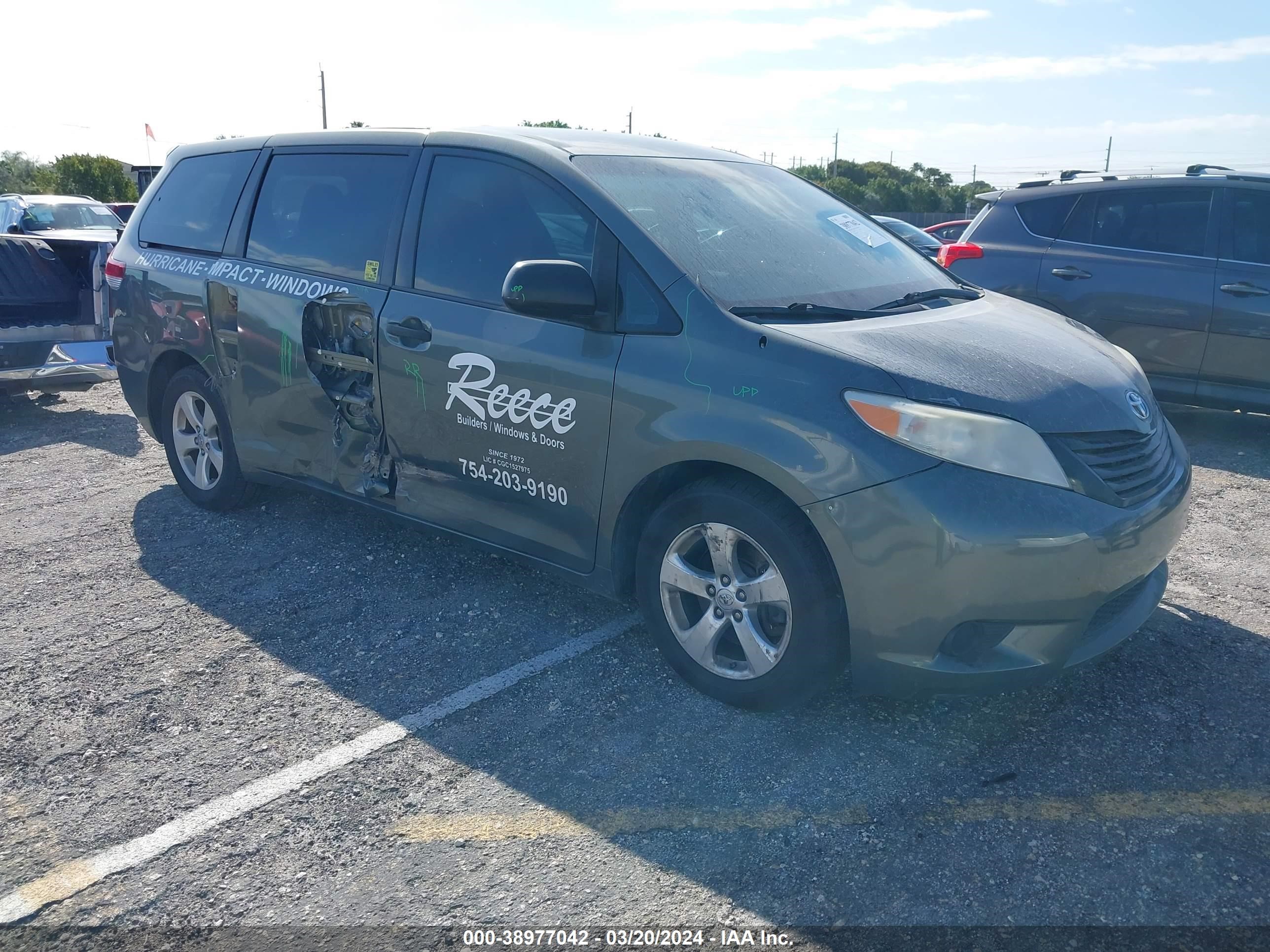 TOYOTA SIENNA 2014 5tdzk3dc4es461598