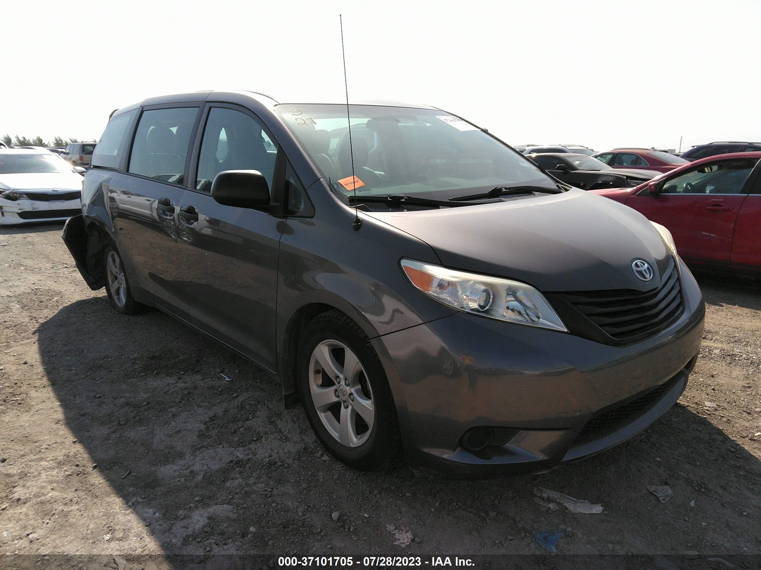 TOYOTA SIENNA 2013 5tdzk3dc5ds312647