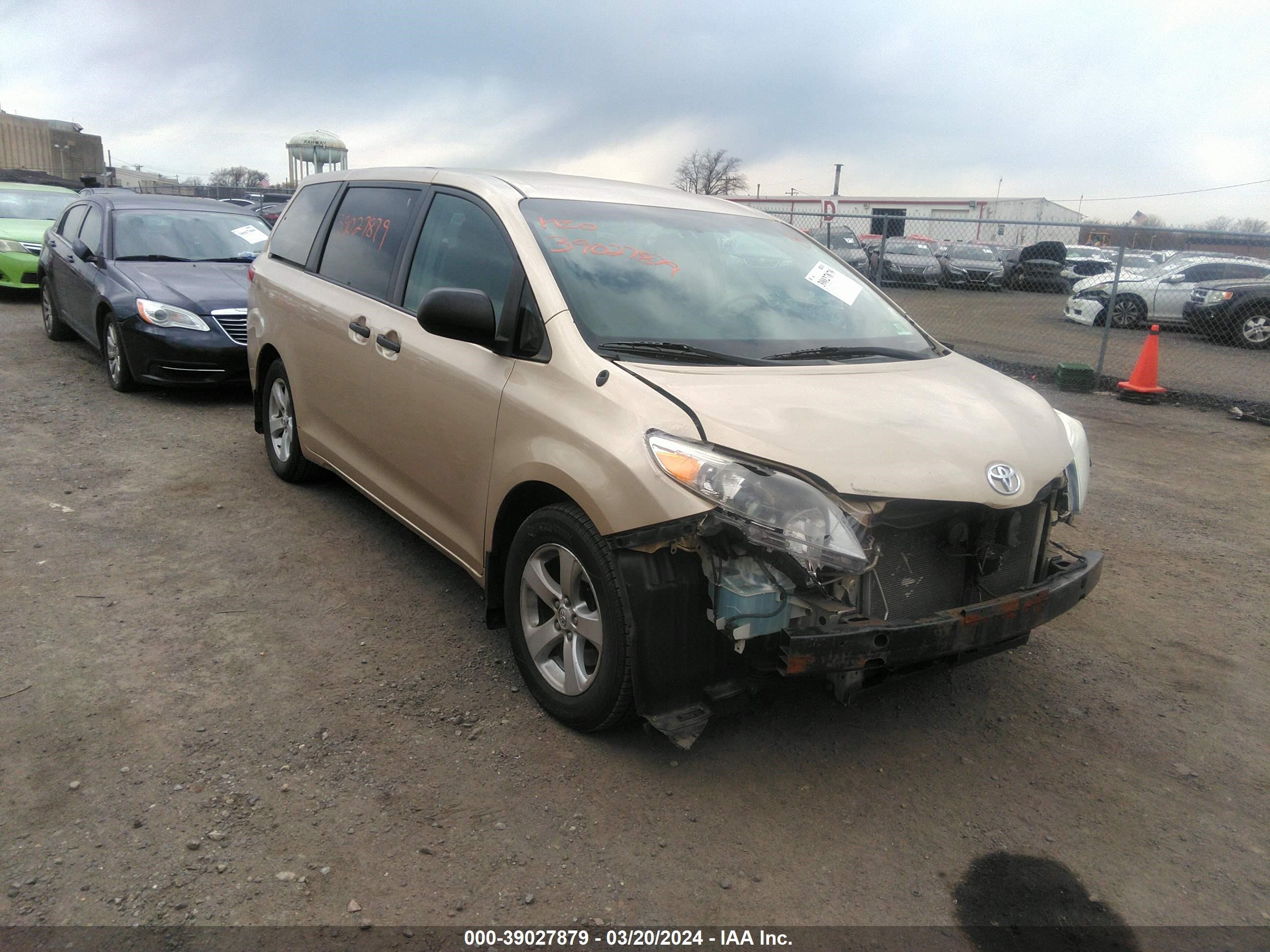 TOYOTA SIENNA 2013 5tdzk3dc6ds305061