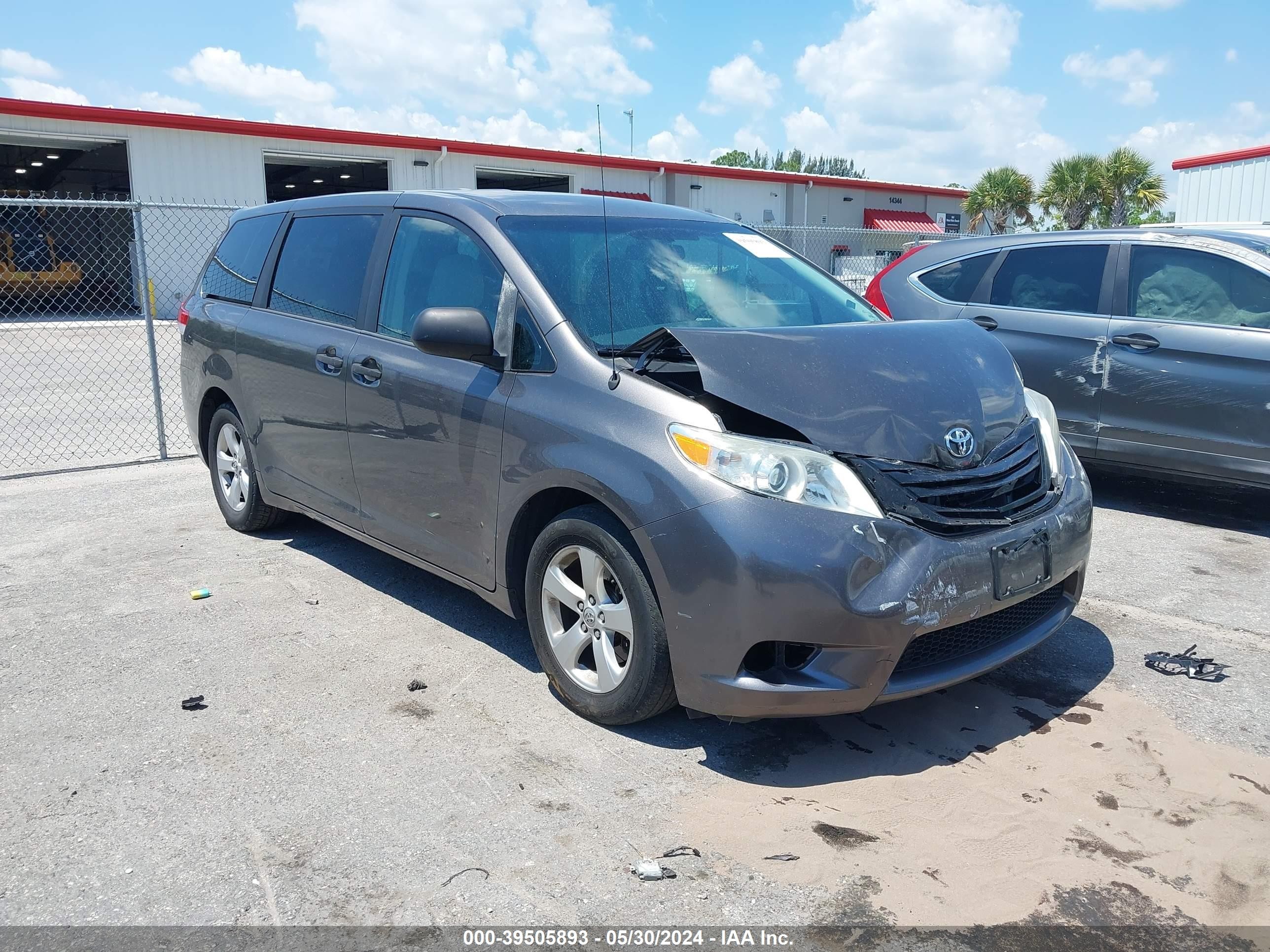 TOYOTA SIENNA 2014 5tdzk3dc6es442616