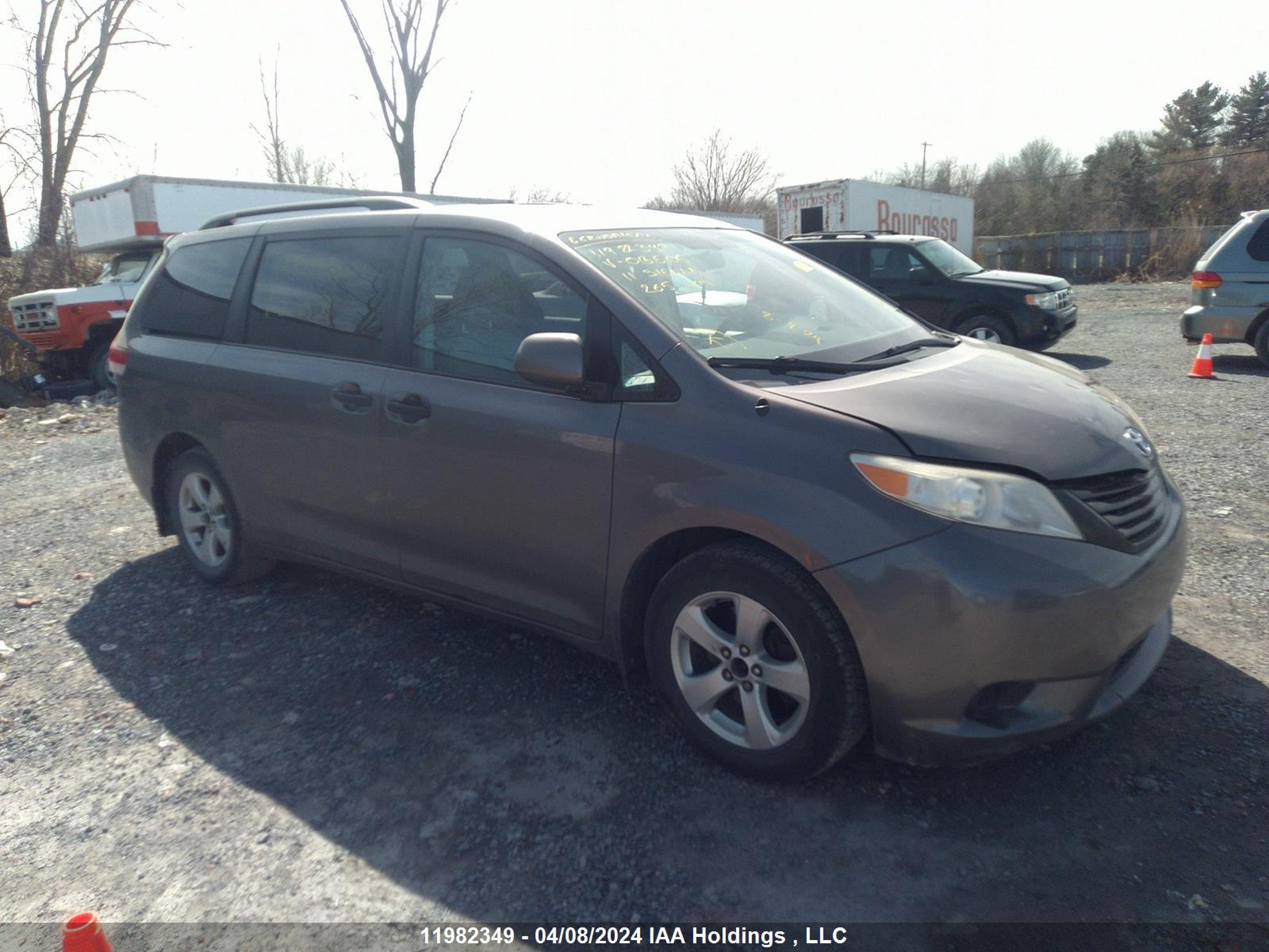 TOYOTA SIENNA 2011 5tdzk3dc7bs015506