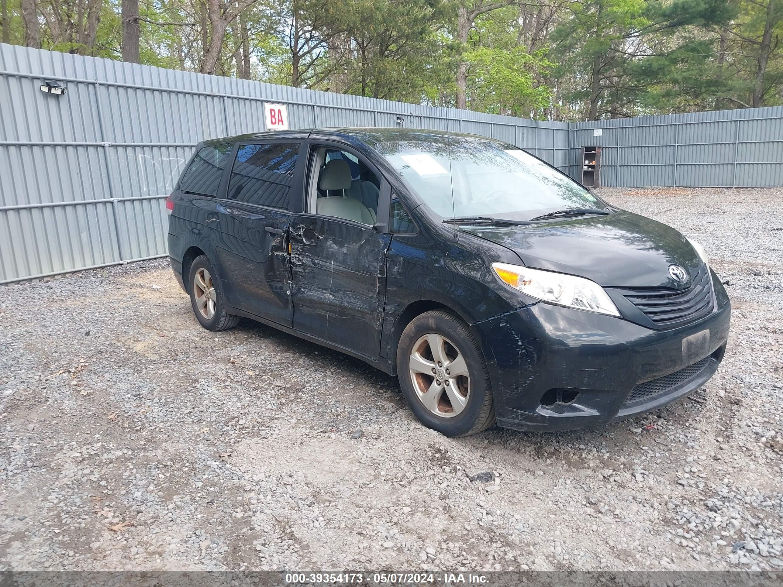 TOYOTA SIENNA 2014 5tdzk3dc8es452869