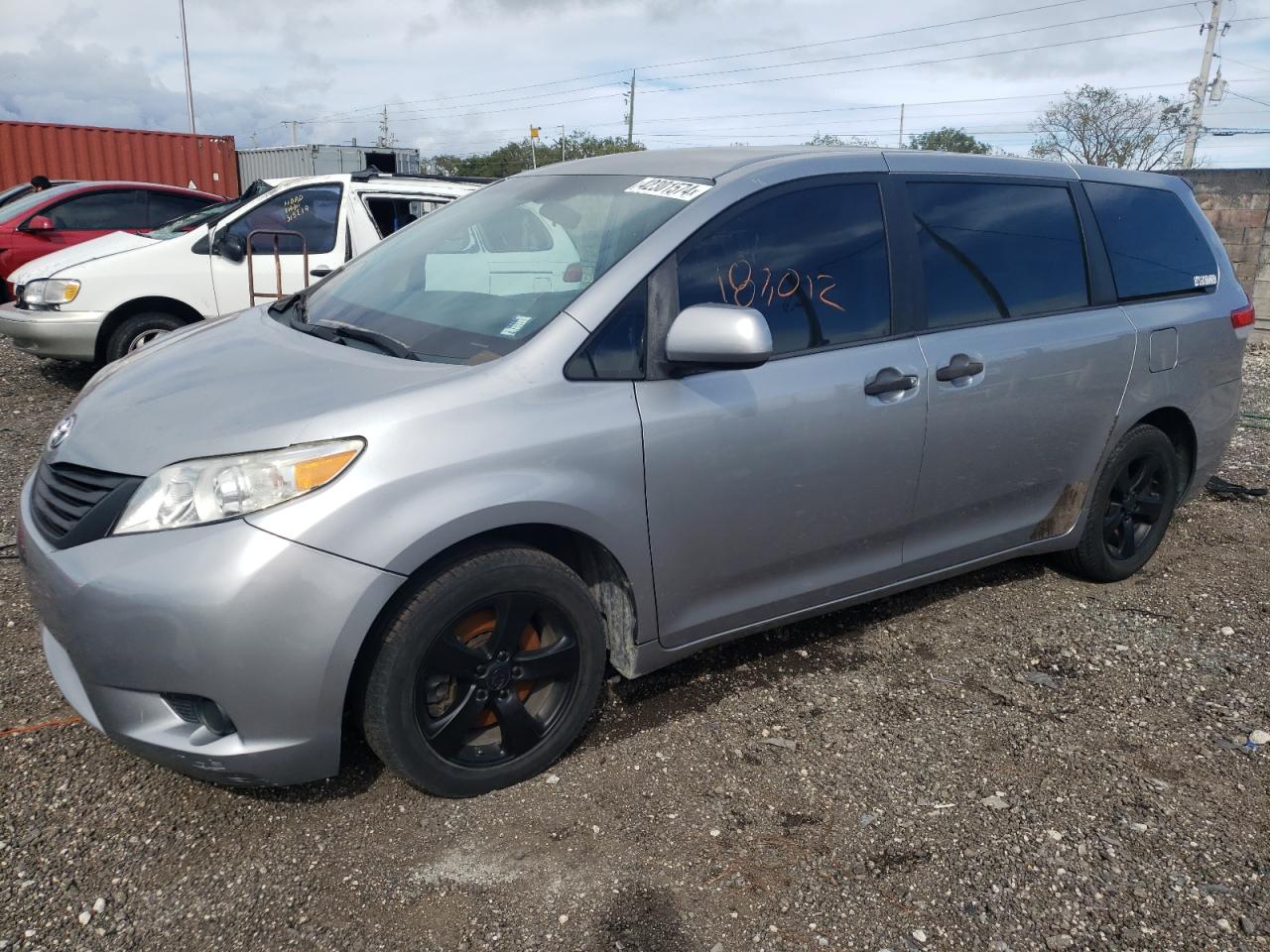 TOYOTA SIENNA 2011 5tdzk3dc9bs041752