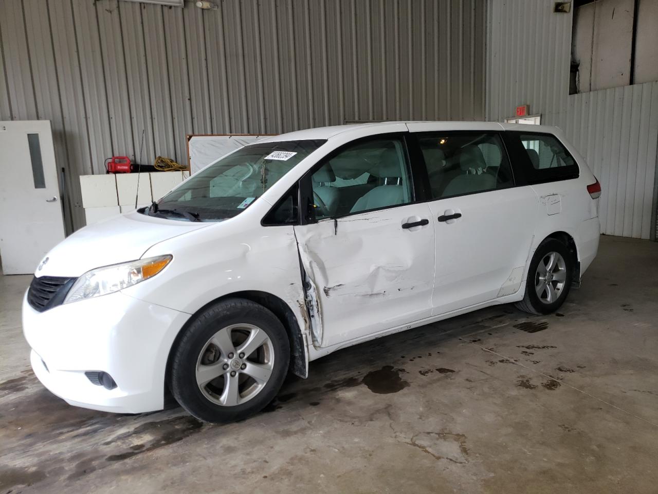 TOYOTA SIENNA 2013 5tdzk3dcxds323739