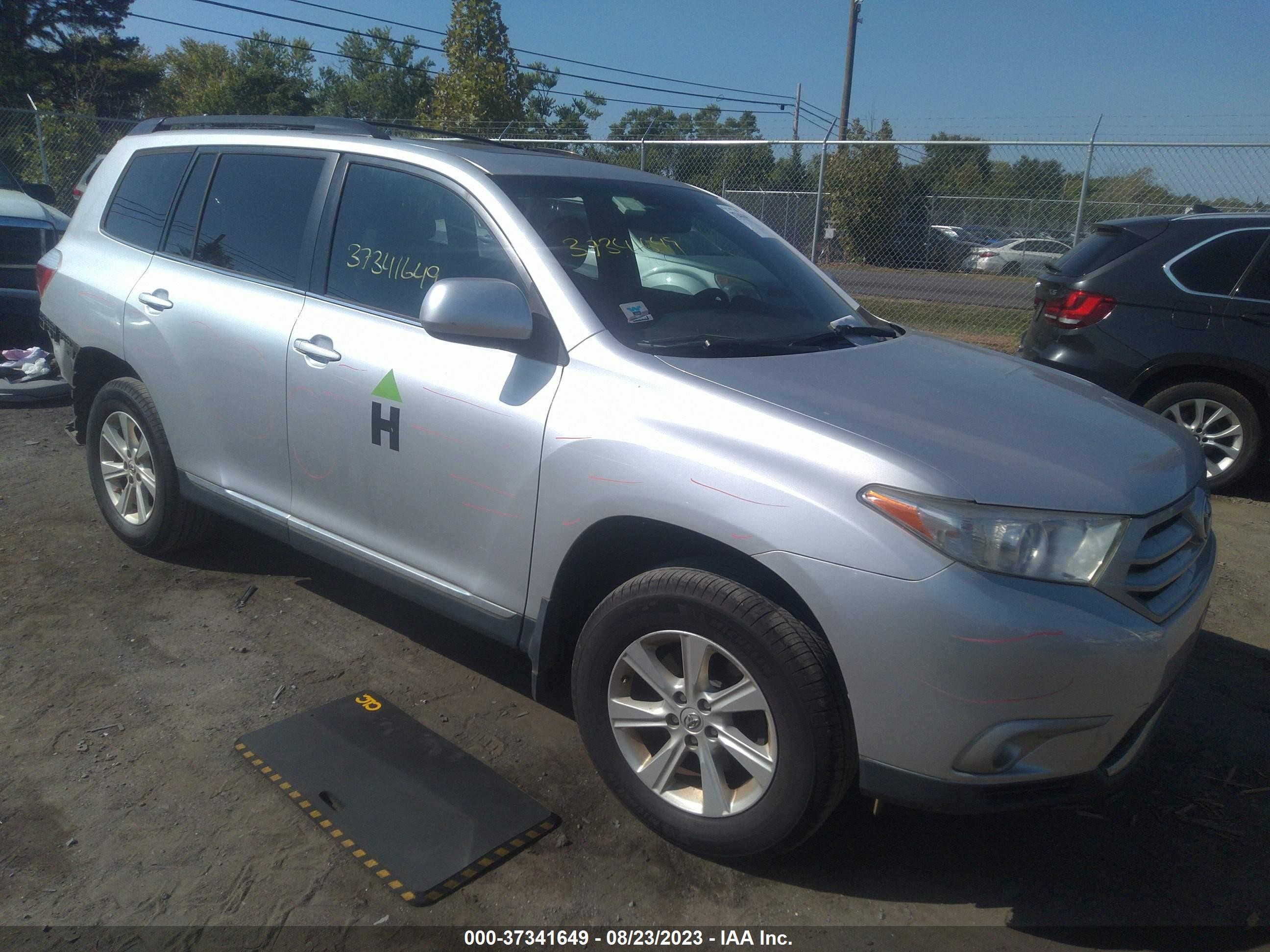 TOYOTA HIGHLANDER 2011 5tdzk3eh2bs030070