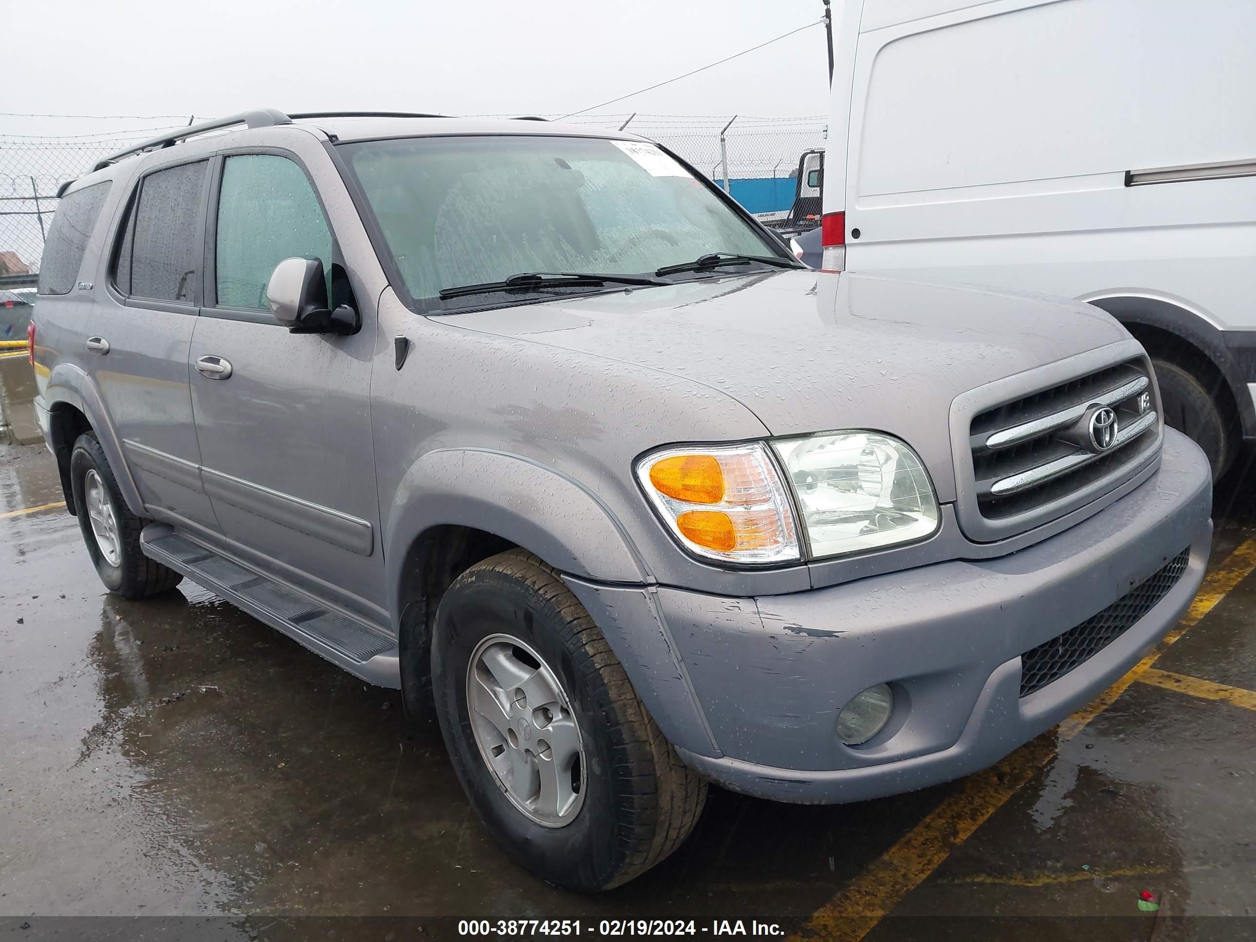 TOYOTA SEQUOIA 2002 5tdzt38a02s136092