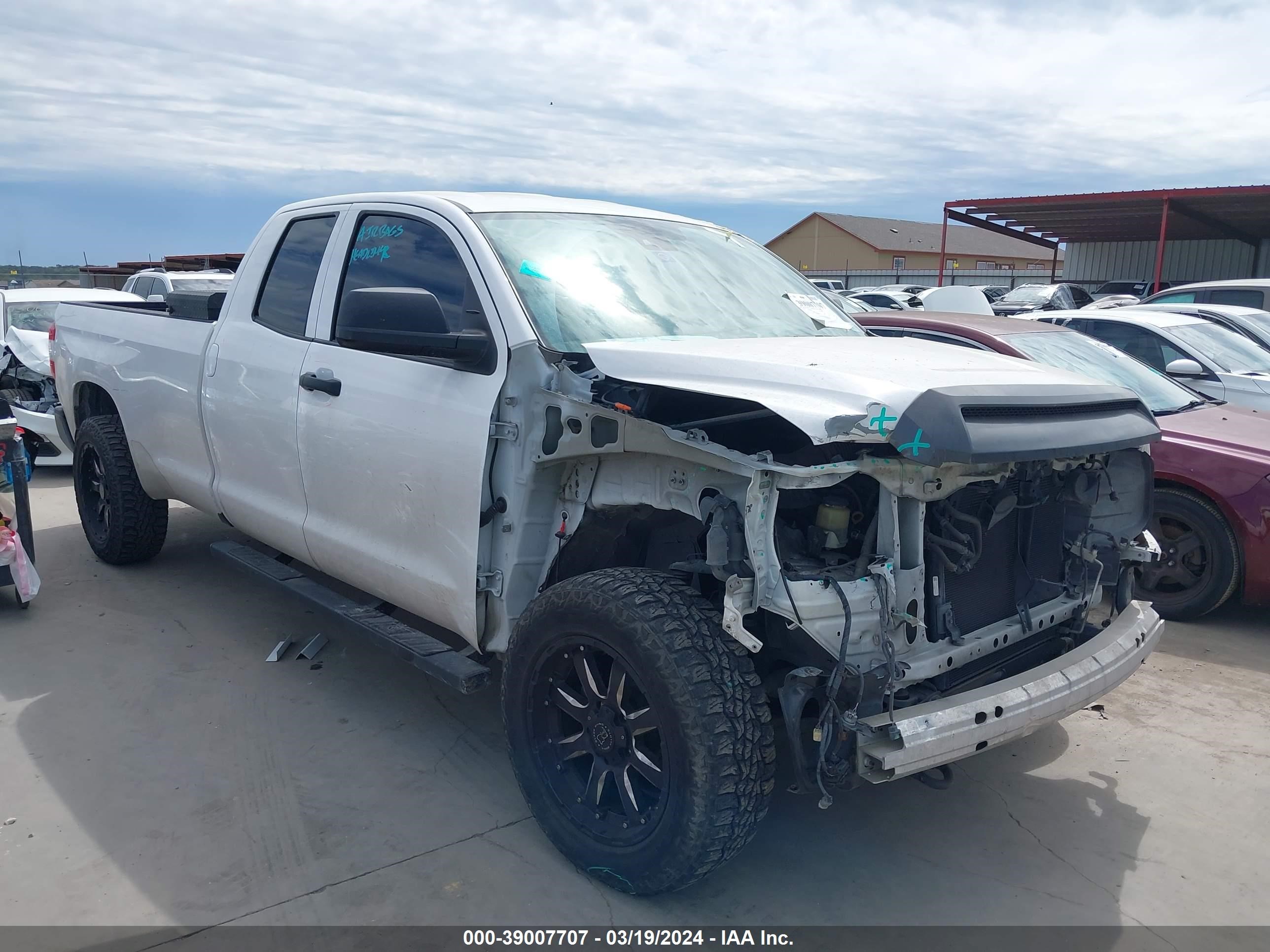 TOYOTA TUNDRA 2018 5tfcw5f13jx023967