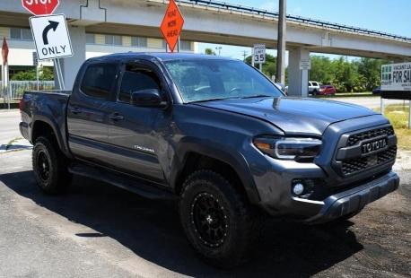 TOYOTA TACOMA DOU 2018 5tfcz5an3jx150817