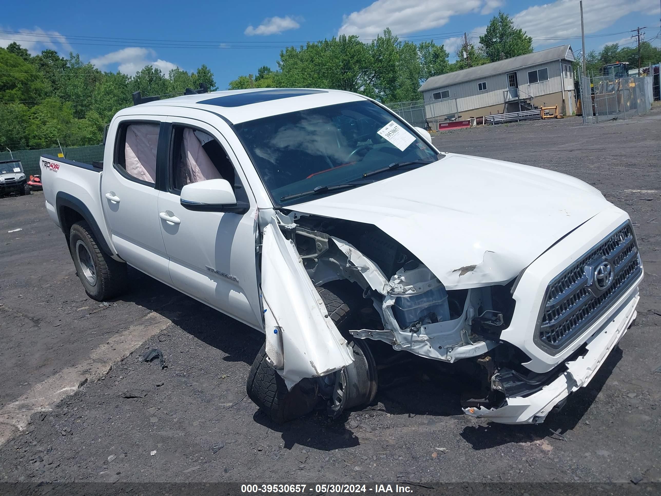 TOYOTA TACOMA 2016 5tfcz5an6gx041597