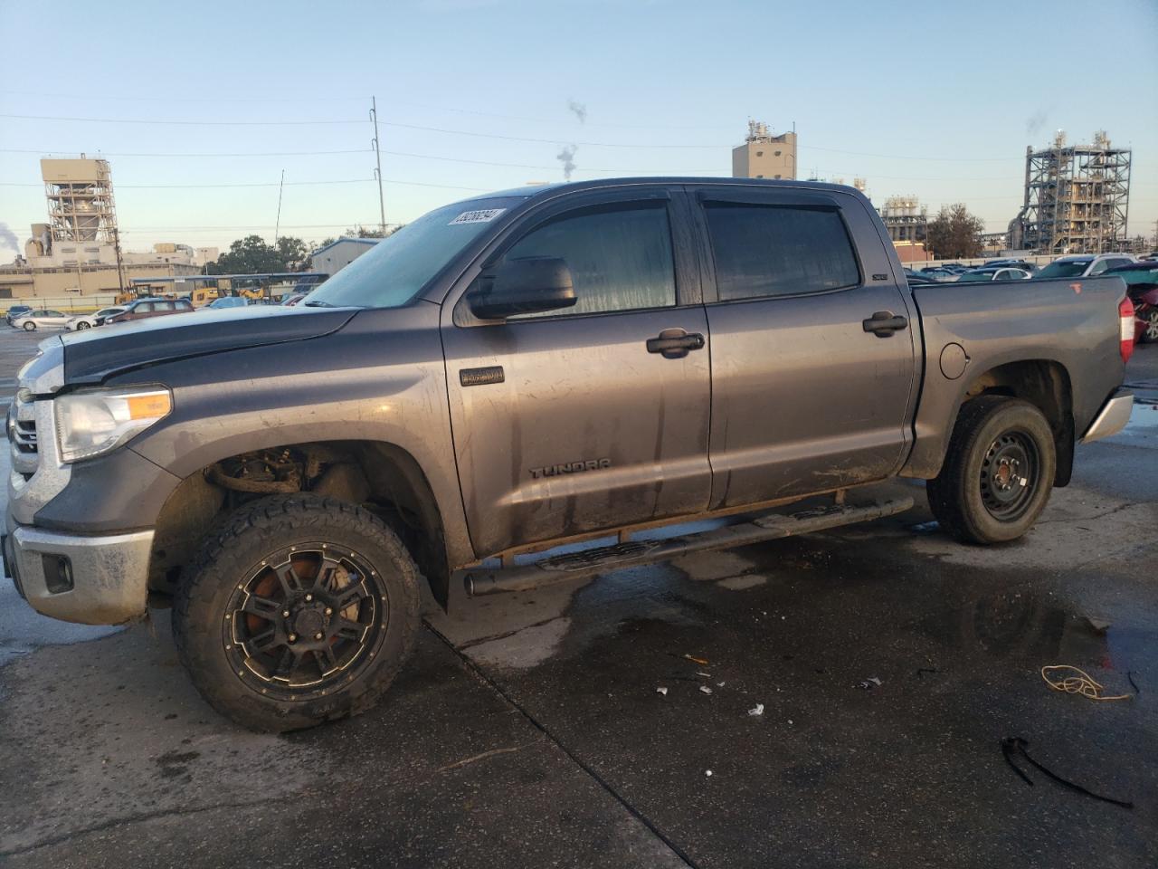 TOYOTA TUNDRA 2017 5tfdw5f11hx637995