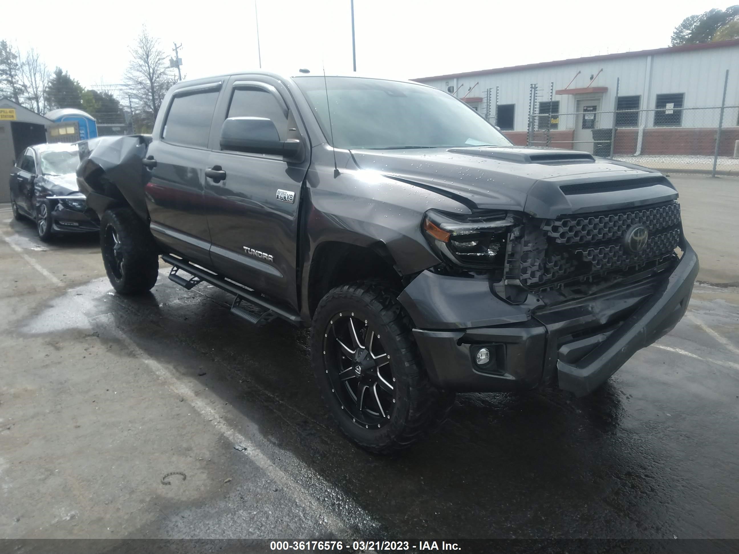 TOYOTA TUNDRA 2019 5tfdw5f12kx822919