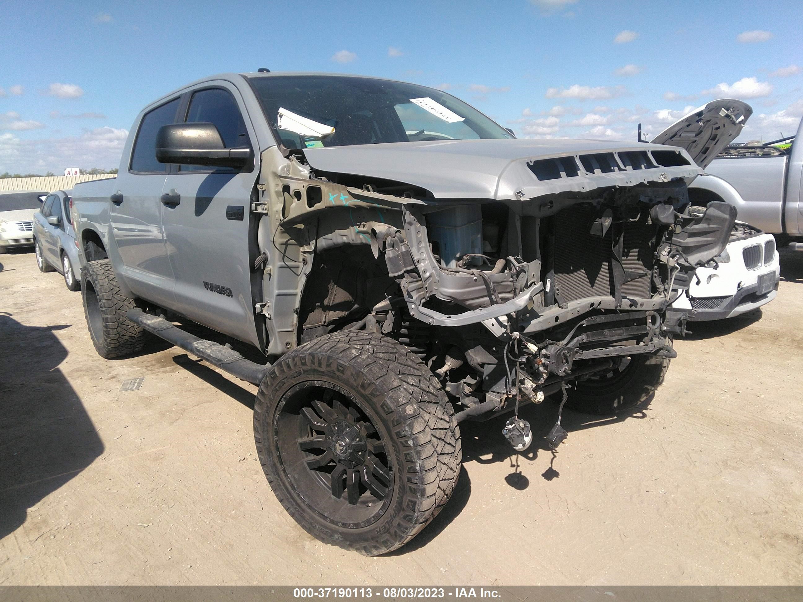 TOYOTA TUNDRA 2019 5tfdw5f15kx841772