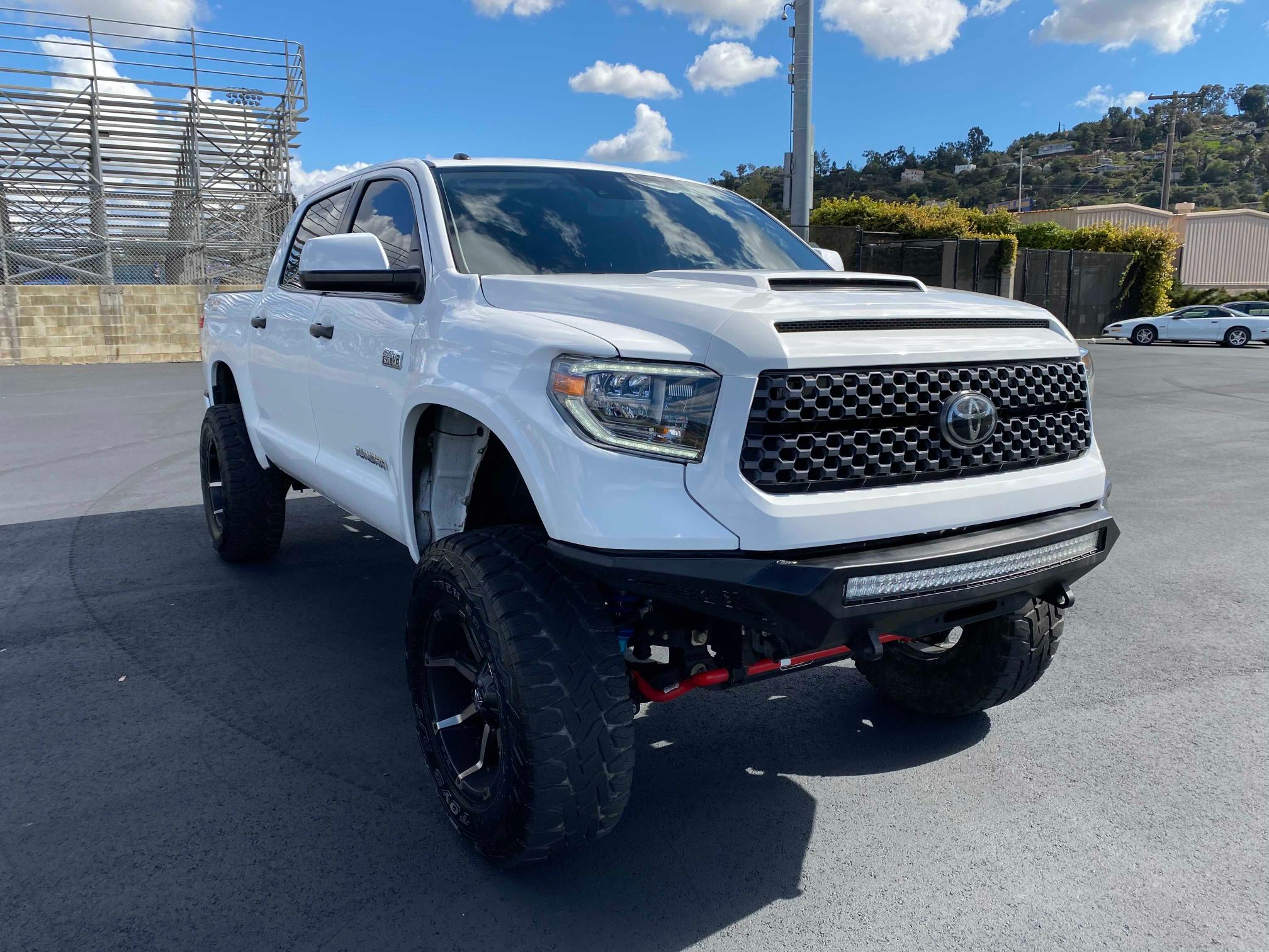 TOYOTA TUNDRA CRE 2018 5tfdy5f10jx734718