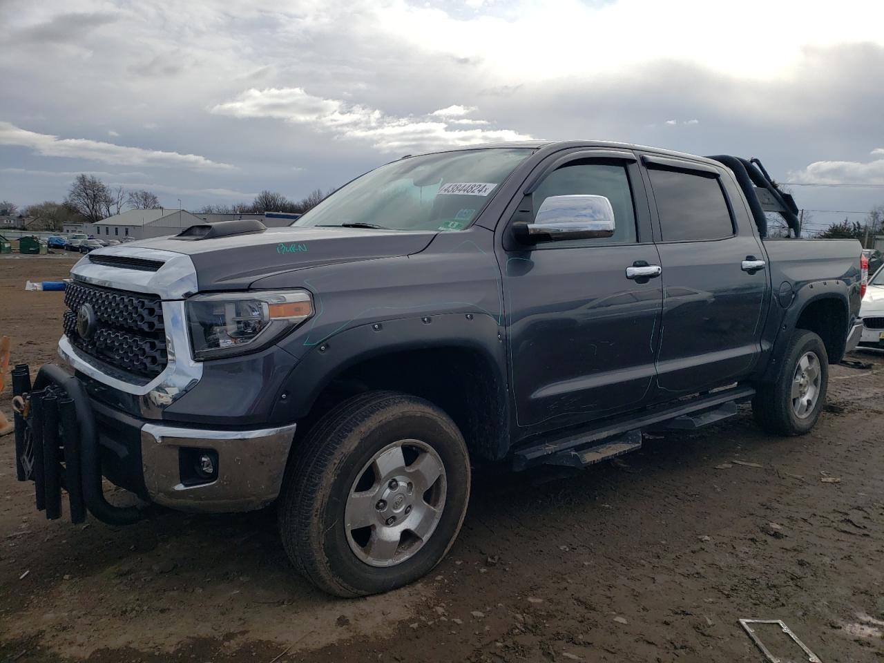 TOYOTA TUNDRA 2018 5tfdy5f16jx743455