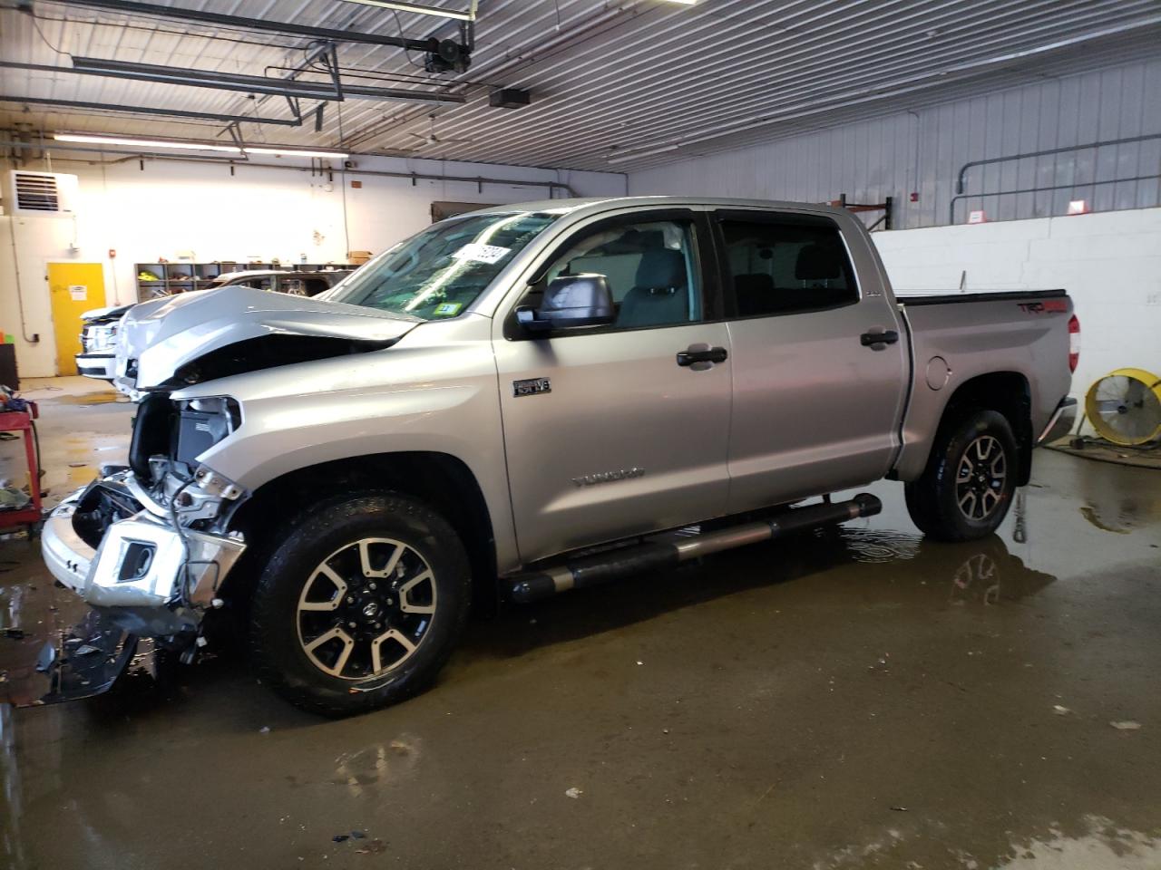 TOYOTA TUNDRA 2015 5tfdy5f18fx424646