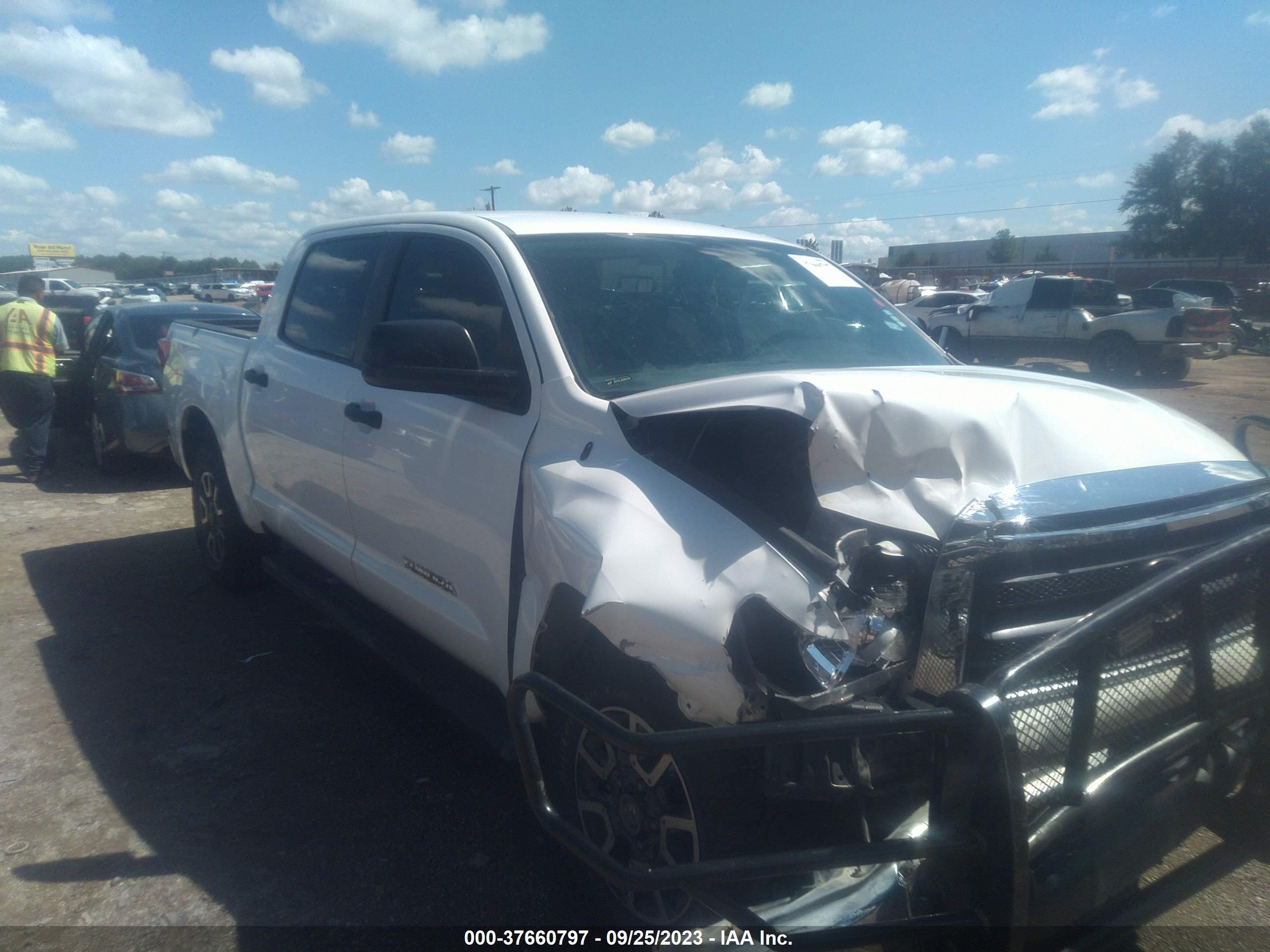 TOYOTA TUNDRA 2011 5tfem5f10bx034974