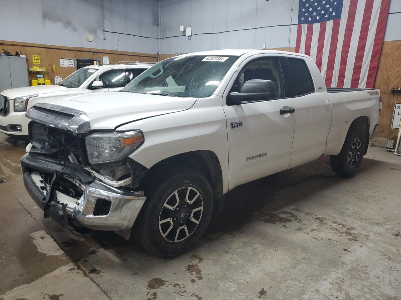 TOYOTA TUNDRA 2018 5tfuw5f14jx725820