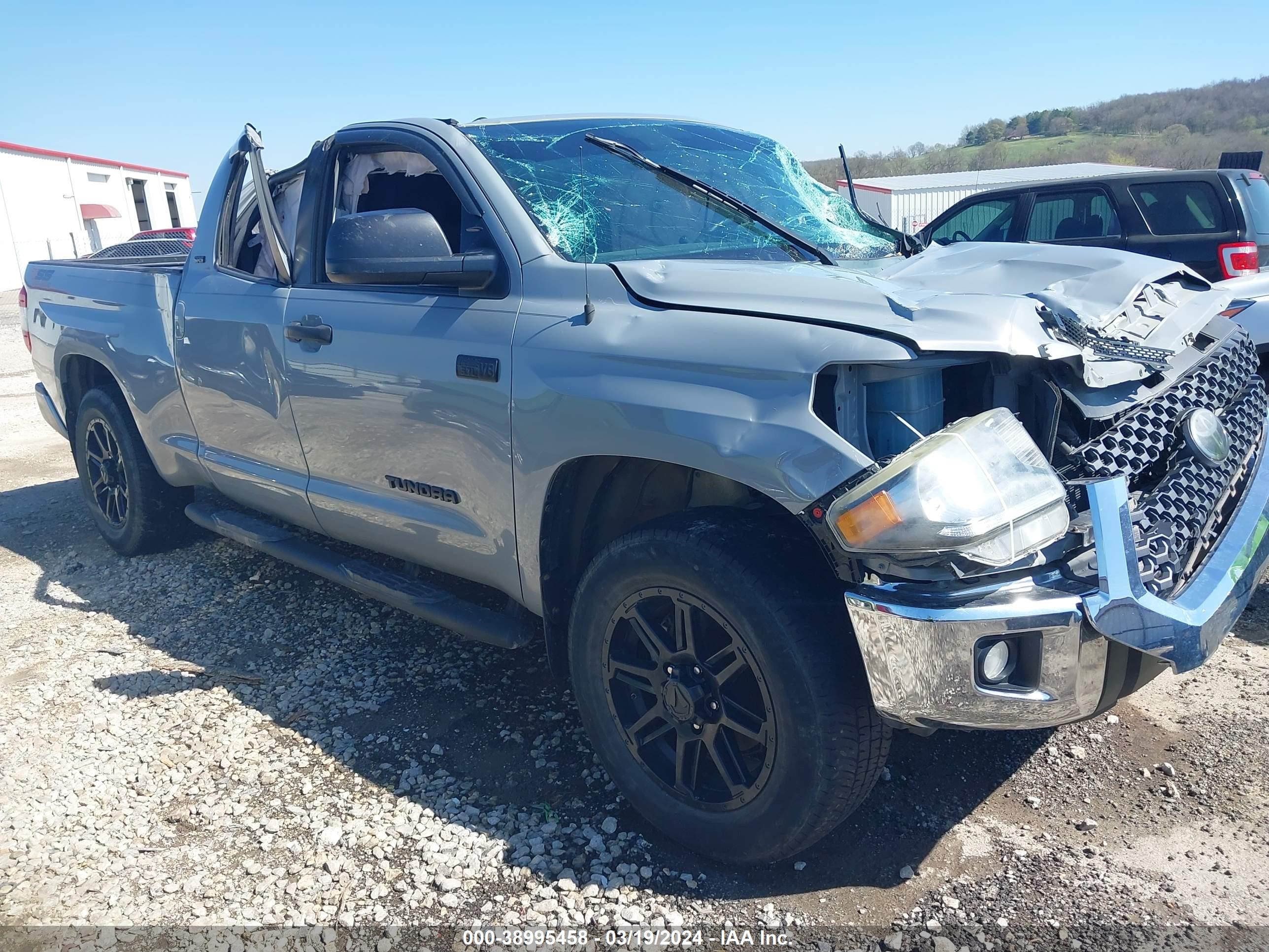 TOYOTA TUNDRA 2018 5tfuw5f16jx727861