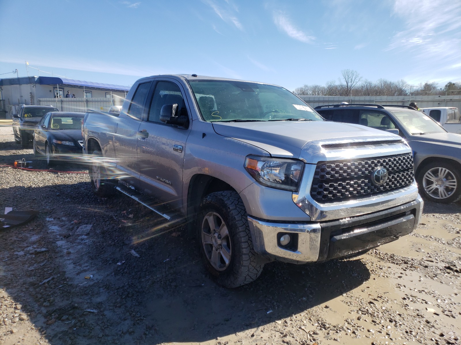 TOYOTA TUNDRA DOU 2018 5tfuw5f17jx689489