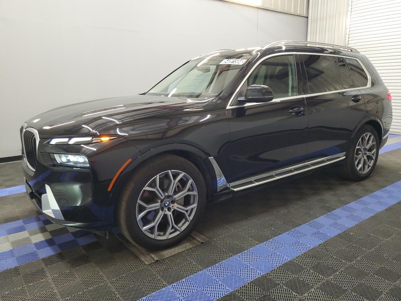 BMW X7 2024 5ux23em02r9v10039