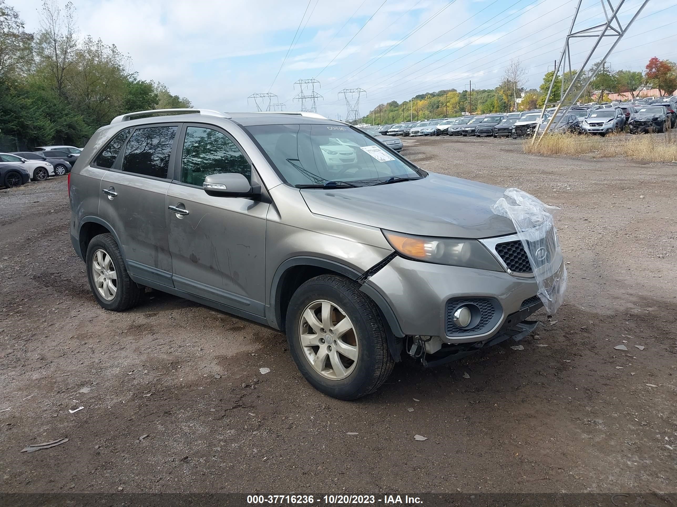 KIA SORENTO 2011 5xykt4a12bg004580