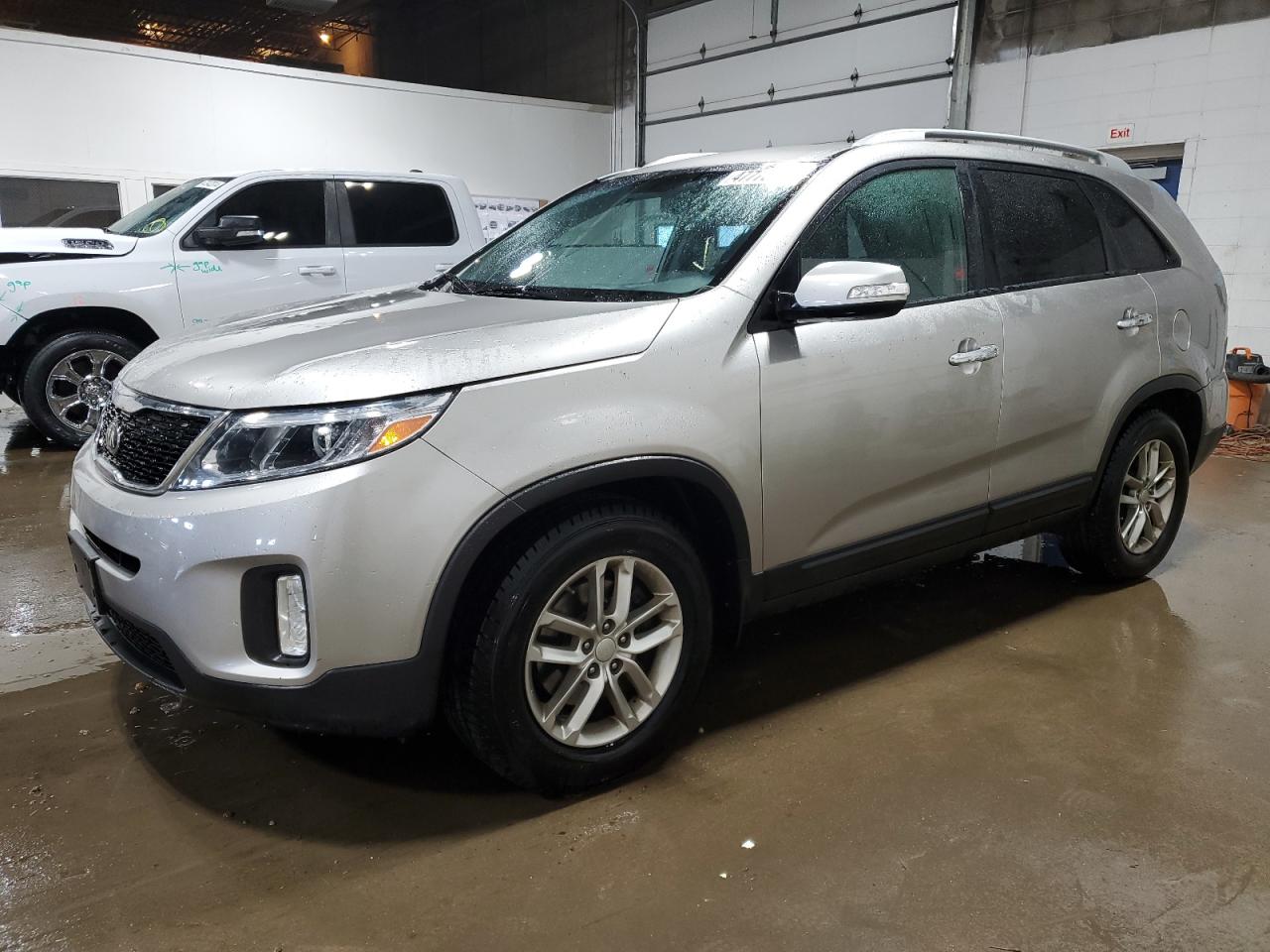 KIA SORENTO 2015 5xykt4a64fg575019