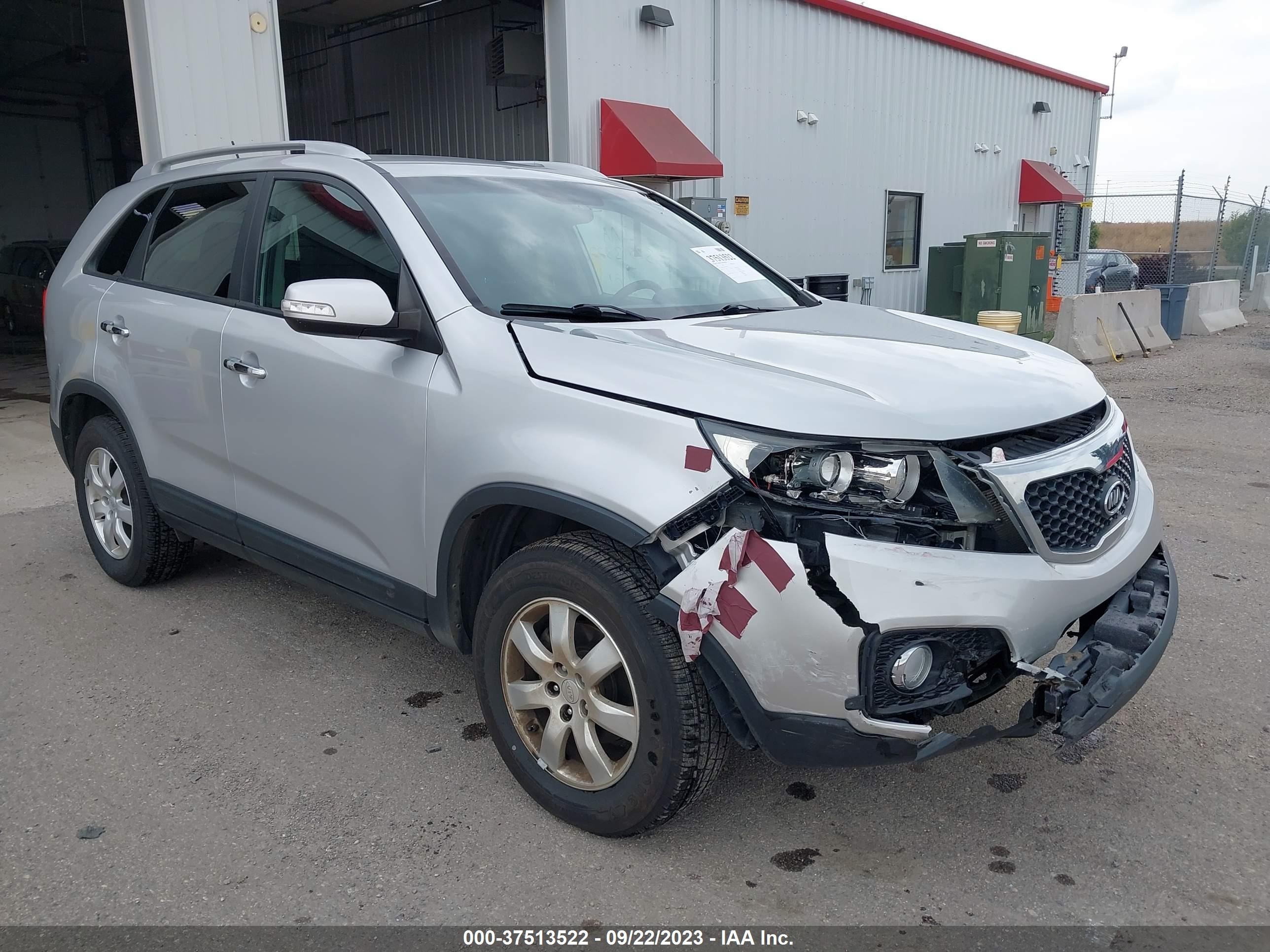 KIA SORENTO 2011 5xyktca11bg069771