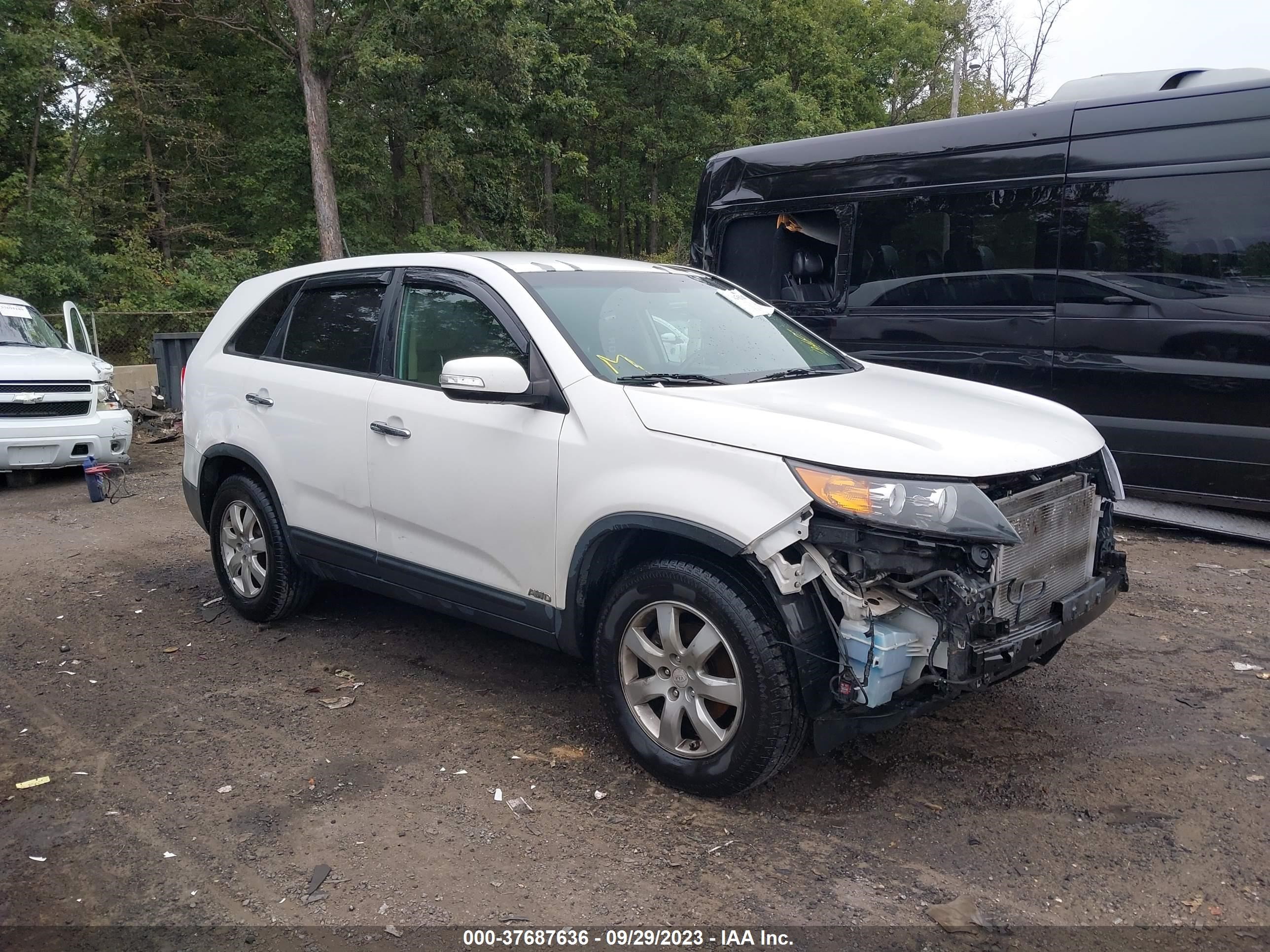 KIA SORENTO 2011 5xyktca17bg008375