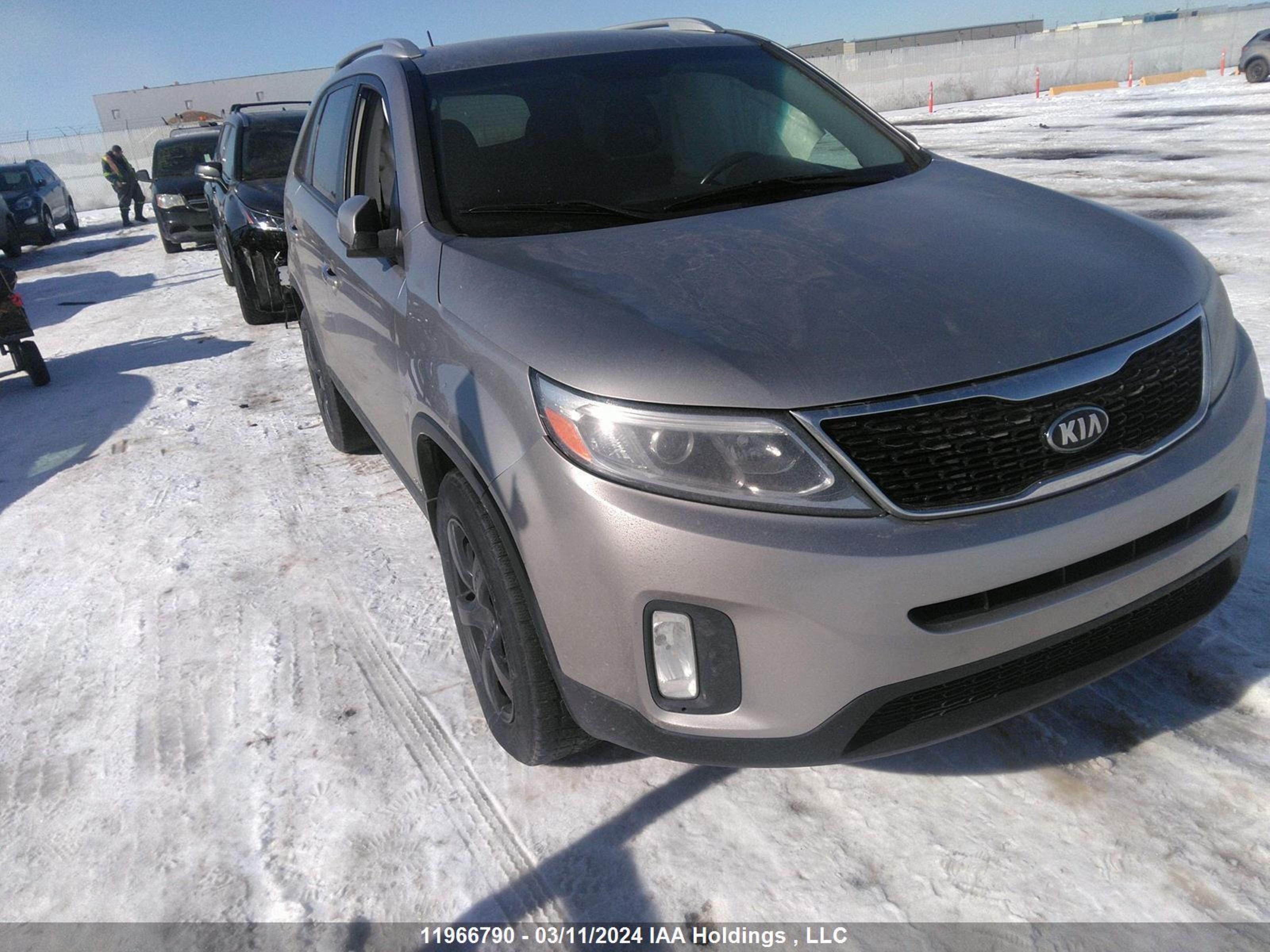 KIA SORENTO 2014 5xyktca65eg483359