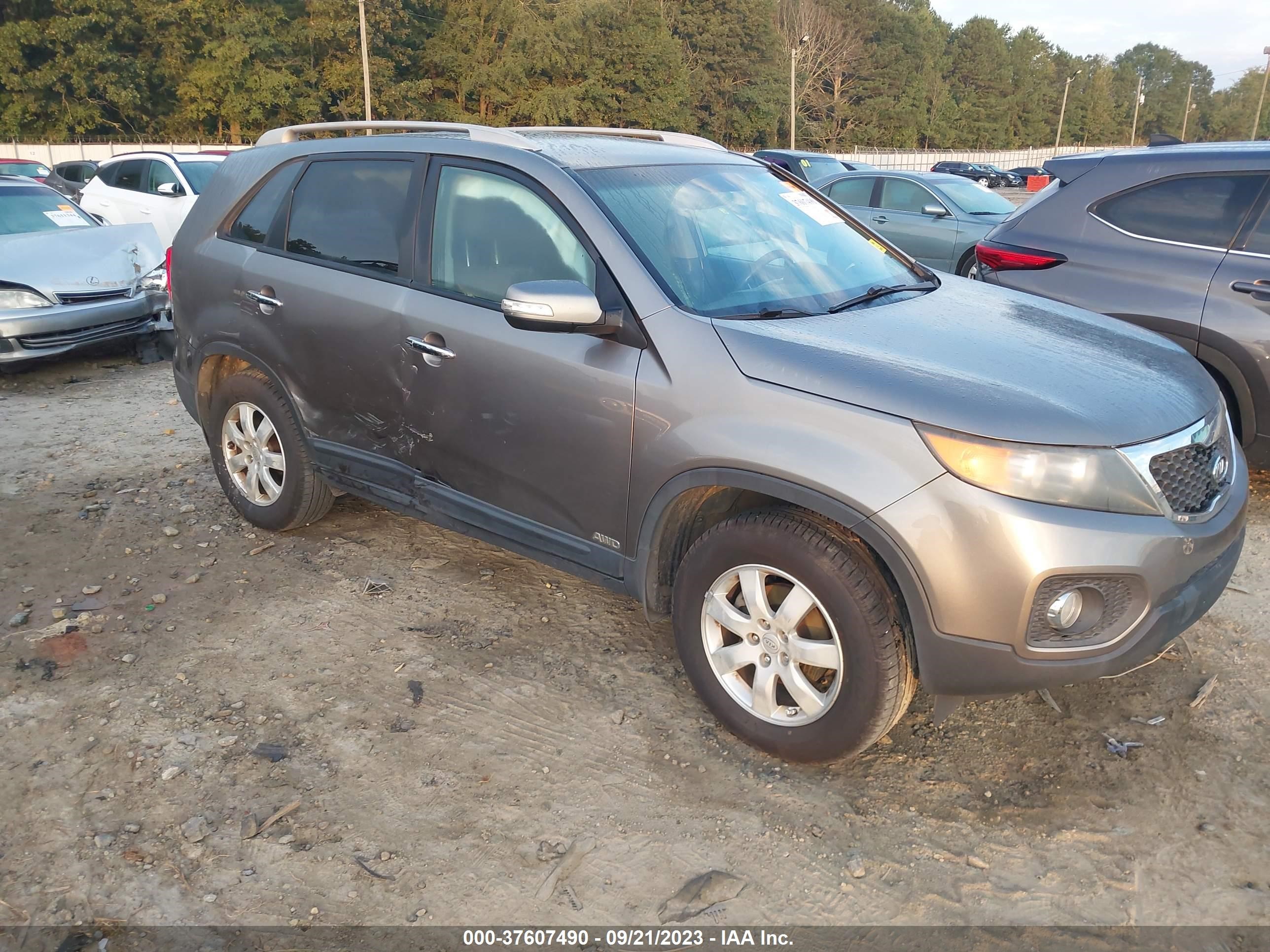 KIA SORENTO 2011 5xyktda16bg181150