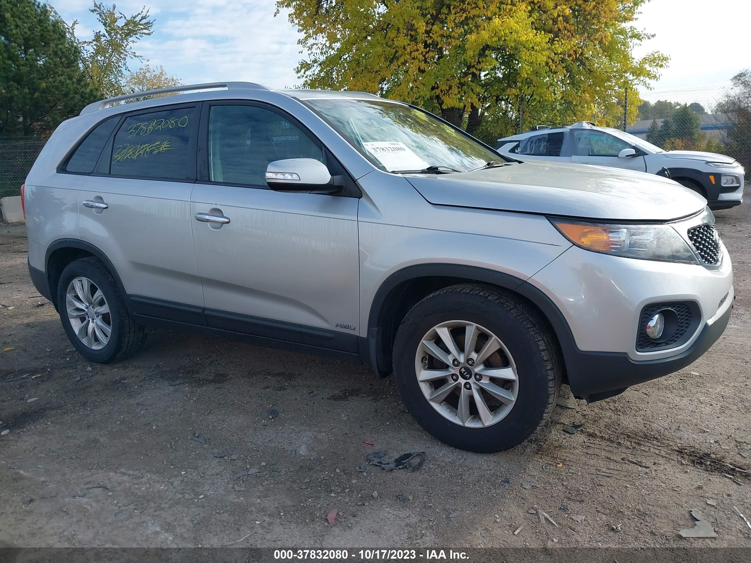 KIA SORENTO 2011 5xyktda22bg078610