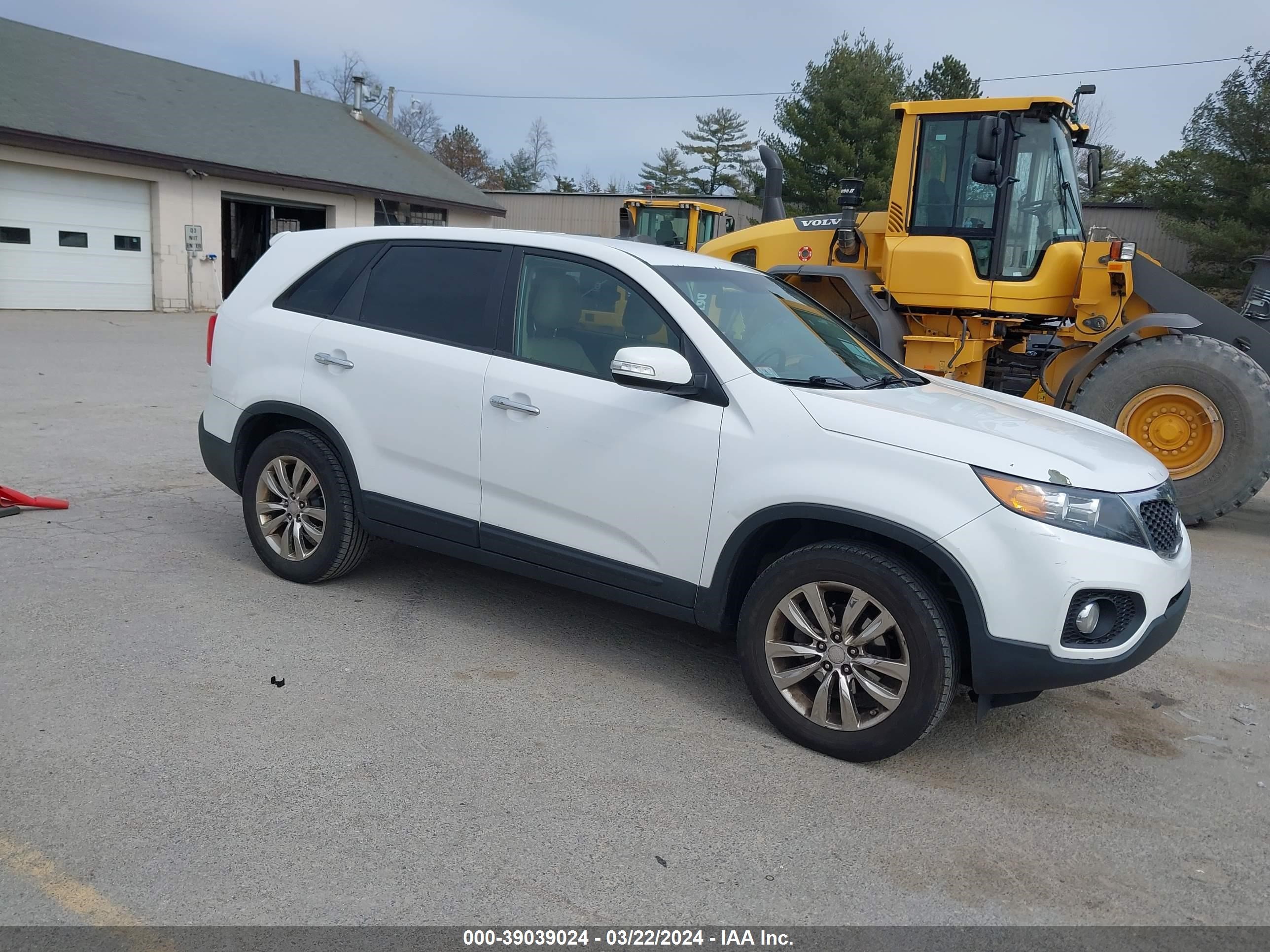 KIA SORENTO 2011 5xyku4a17bg011506